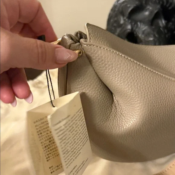 Tan Inspired Leather Women's shoulder Bag - Picture 8 of 11